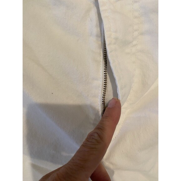 Old Navy Women's Mid-Rise Wow White Jean Shorts 7" Cuffed Hems‎ Size 22 - Picture 2 of 4